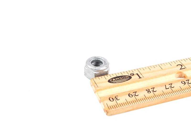 Tuerca hexagonal autoblocante OEM 24517542700 para BMW E81, E82, E87, E88, E30, E36, E46, E90, E91, E92, E93, E28, E34, E39, E60, E61, E63, E64, E32, E38, E31, E84, E83, E53, Z3, E85, E86, E89, E52. Original BMW.