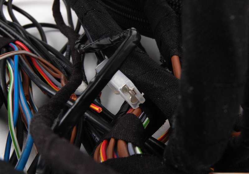 Kit de reparación cableado portón trasero OEM 61128376229 para BMW E36. Original BMW.
