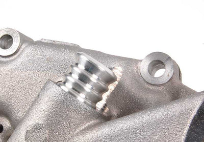 Bomba de agua mecánica OEM 11510393339 para BMW Serie 7 E38 (750i, L7) y Serie 8 E31 (850Ci) con motor M73. Original BMW.