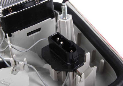 Luz trasera portón trasero derecha para BMW E34 (OEM 63211379398). Original BMW