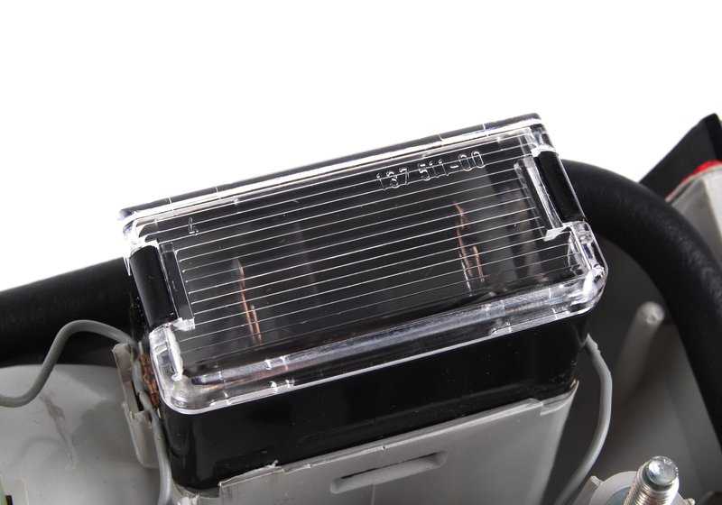 Luz trasera portón trasero derecha para BMW E34 (OEM 63211379398). Original BMW