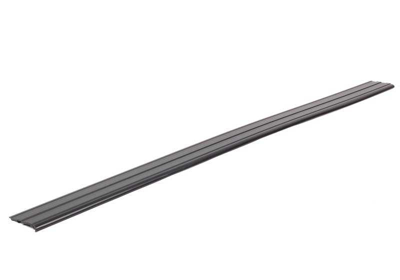 Embellecedor de umbral de puerta OEM 51471888427 para BMW E30. Pieza original BMW.