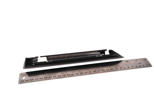 Listón de parachoques delantero derecho OEM 51131953928 para BMW Serie 3 E30. Original BMW.