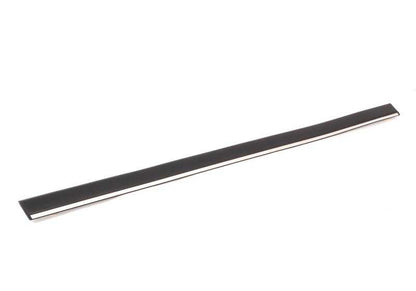 Porta anteriore sinistra in muffa cromata OEM 51138125349 per BMW E38. BMW di riserva originale.