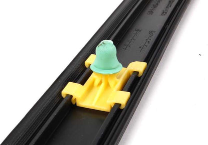 Porta anteriore sinistra in muffa cromata OEM 51138125349 per BMW E38. BMW di riserva originale.