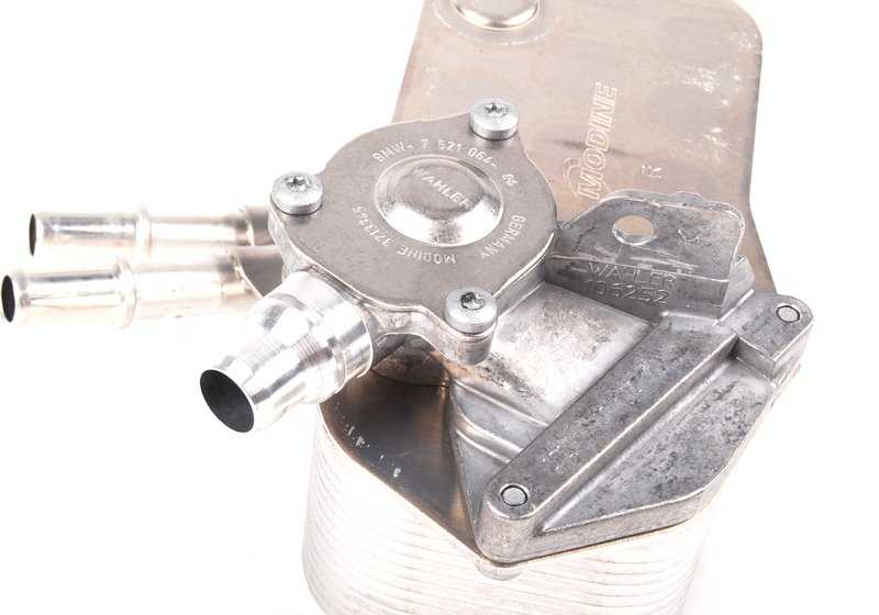 Trocador de calor para BMW Series 1 E82, E88 Série 3 E90, E91, E92, E93 X1 E84 Z4 E89 (OEM 17217536929). BMW original.