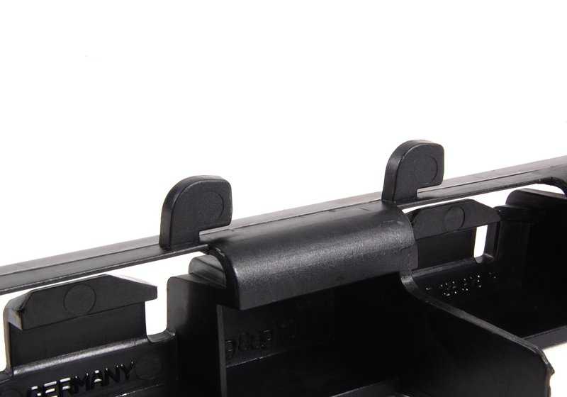 Soporte derecho OEM 51117135576 para BMW E65, E66. Original BMW.