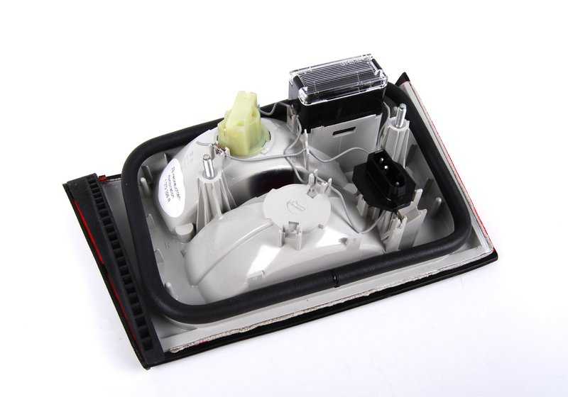 Luz trasera portón trasero derecha para BMW E34 (OEM 63211379398). Original BMW