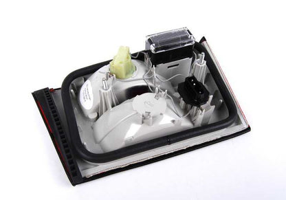 Luz trasera portón trasero derecha para BMW E34 (OEM 63211379398). Original BMW
