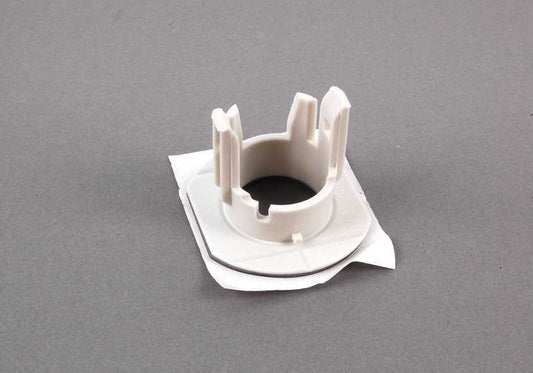 Soporte sensor aparcamiento delantero exterior OEM 51117128241 para BMW E92 y E93. Original BMW.