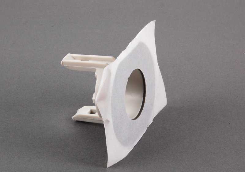 Soporte sensor aparcamiento delantero exterior OEM 51117128241 para BMW E92 y E93. Original BMW.