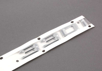 Emblema trasero adhesivo OEM 51147157557 para BMW Serie 3 E90 330i (modelos PM11, PM12, PM21, PM22, PM31, PM36, PM41, PM42, PM45, PM46). Original BMW.