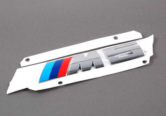 Emblema trasero "M5" OEM 51147898126 para BMW Serie 5 {E60, E61}. Original BMW.
