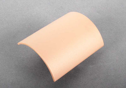 Cubierta de reposabrazos central OEM 51168231319 para BMW E46. Original BMW.