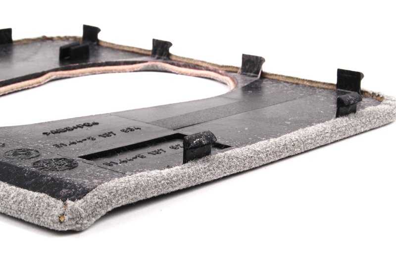 Couleur de couverture intérieure Couleur OEM 51448137926 pour la série BMW 5 E34. BMW d'origine.