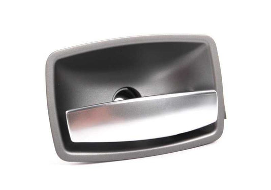Manilla interior de puerta derecha OEM 51417024304 para BMW E65 y E66. Acabado en plata oscura. Recambio original BMW.