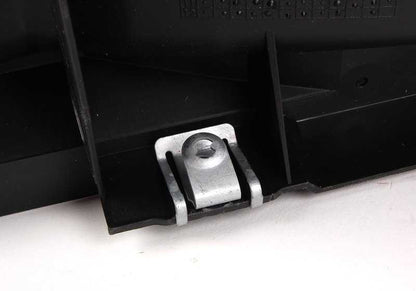 Dirigir o ar para o freio dianteiro esquerdo OEM 51718230559 para BMW E46. BMW original.