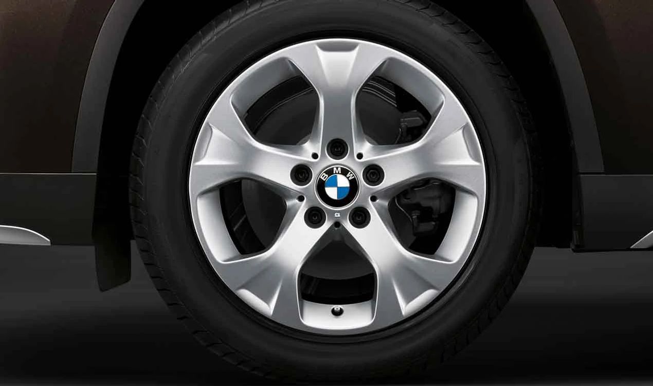 Llantas de aleación diseño estrella OEM 36116789140 para BMW E84 (X1). Original BMW.