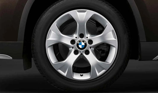 Llantas de aleación diseño estrella OEM 36116789140 para BMW E84 (X1). Original BMW.