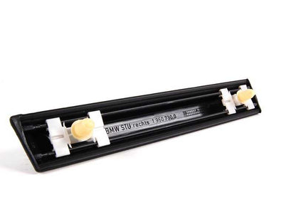 Listón de parachoques lateral delantero derecho OEM 51131960730 para BMW Serie 3 E36 (316g, 316i, 318i). Original BMW.