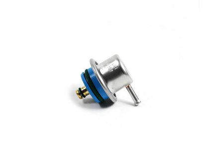 Regulador de presión de combustible OEM 13531436110 para BMW E36, E34, E39, E32, E38, E31, E53, Z3. Compatible con motores M50 y M52. Original BMW.