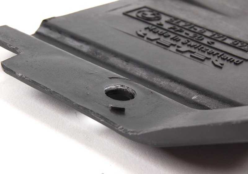 Cubierta de protección inferior OEM 51718171972 para BMW Serie 7 E38. Original BMW.