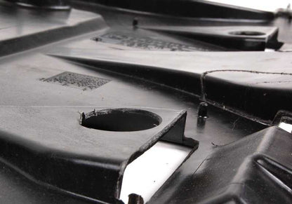 Protector de bajos / Cubierta inferior OEM 51718168107 para BMW E38. Original BMW.