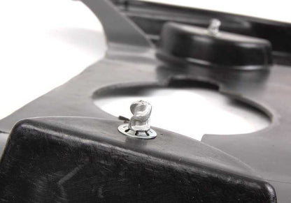 Protector de bajos / Cubierta inferior OEM 51718168107 para BMW E38. Original BMW.
