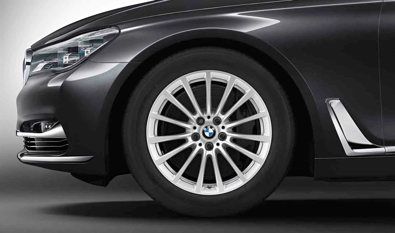 Juego de llantas y neumáticos invierno Vielspeiche 619 18" OEM 10026638B para BMW G30, G31, G32. No compatible con G31 PHEV o frenos M 19”. Original BMW.