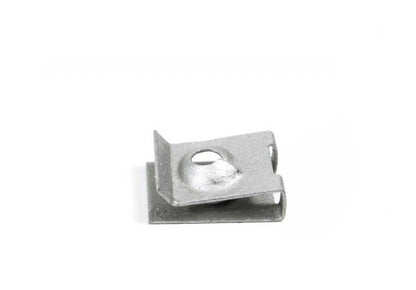 Porca de clipe de metal OEM 0712990166 para BMW E53, E52. Peça original da BMW ideal para fixações de interiores ou componentes plásticos. Compatibilidade garantida com os modelos X5 e Z8. BMW original.