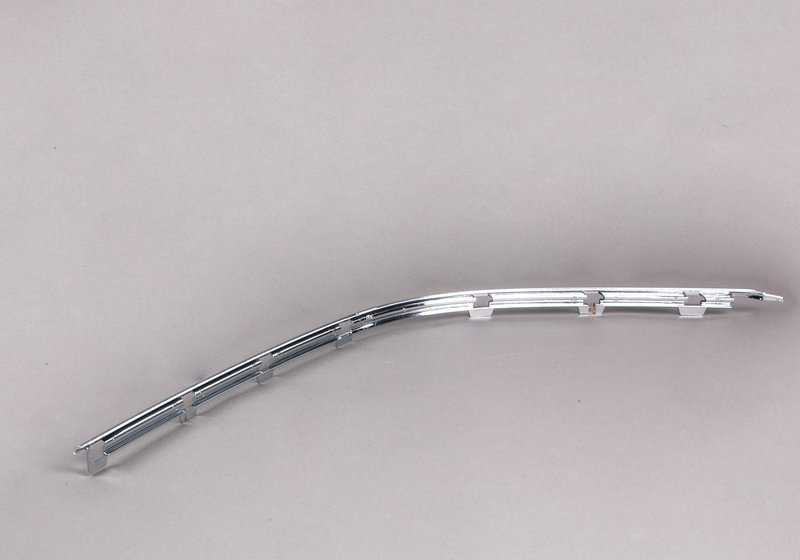 Embellecedor lateral derecho OEM 51118226556 para BMW E39 520d, 520i {Todos los modelos compatibles}. Original BMW.