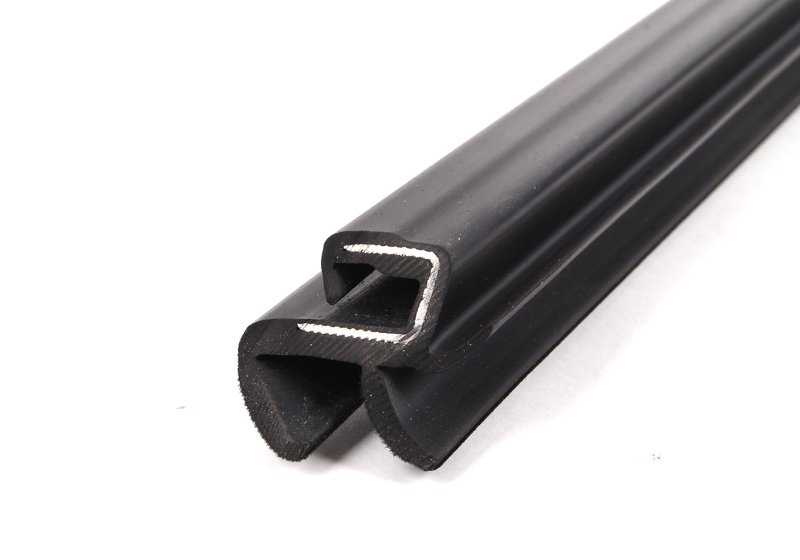 Cubierta interna izquierda para BMW E53 X5 (OEM 51328402555). Original BMW.