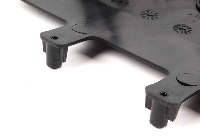 Cubierta inferior de columna de dirección OEM 32311095786 para BMW E39. Pieza original BMW.