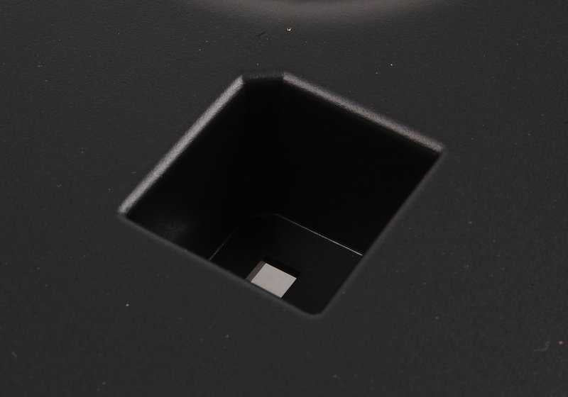 Cubierta inferior de columna de dirección OEM 32311095786 para BMW E39. Pieza original BMW.