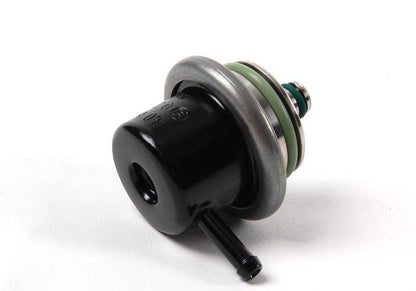 Regulador de presión de combustible OEM 13531715685 para BMW E36, E34, E32, E31. Original BMW.