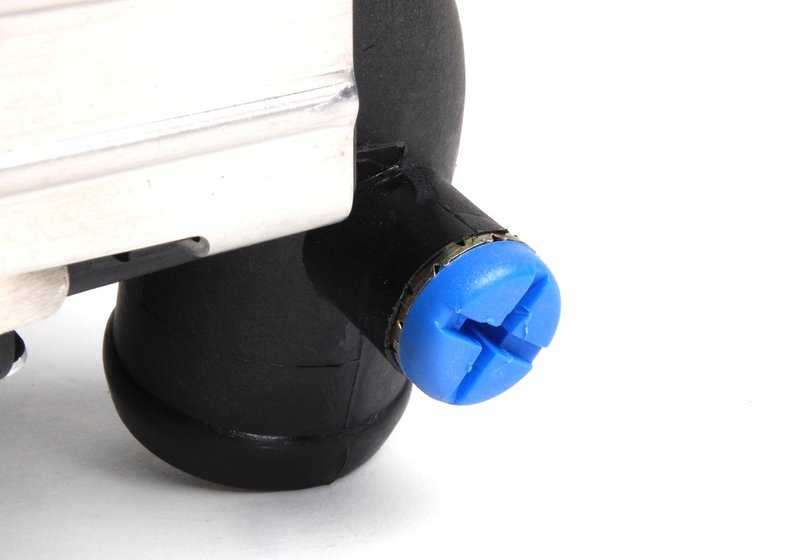 Radiador de refrigeración OEM 17111176900 para BMW E30 {320i, 323i}. Compatible con modelos de 1982 a 1991. Recambio original BMW.