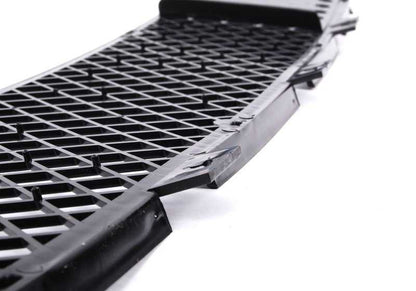 Rejilla del parachoques delantero OEM 51112496285 para BMW E39. Compatible con todos los modelos E39 (berlina, touring, etc.). Repuesto original BMW.