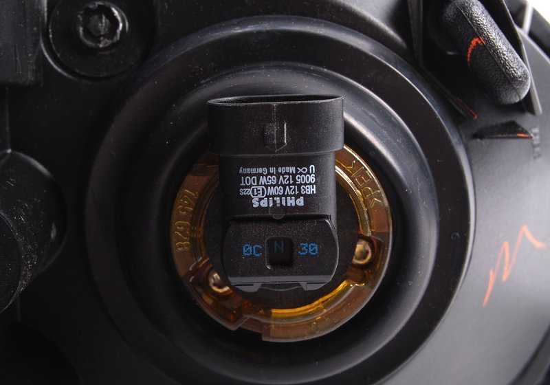 Links vordere Leuchtturm OEM 63128381091 für BMW Z3 E36 {Z3 1,9, 2,3, 2,5, 2,5i, 2,8} mit manueller oder automatischer Änderung. Original BMW.