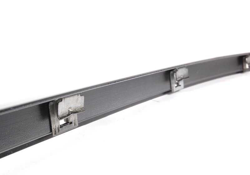 Moldura embellecedora delantera derecha OEM 51322427410 para BMW E39. Original BMW.
