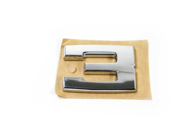 Emblema adhesivo trasero número "3" OEM 51141934619 para BMW E30. Original BMW.