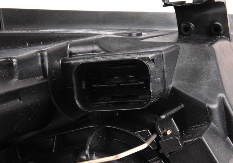 Faro delantero izquierdo OEM 63117202577 para BMW Serie 3 E90 LCI, E91 LCI. Original BMW.