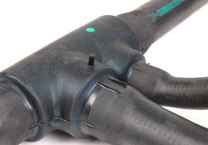 Tubo de retorno de refrigerante OEM 11531738054 para BMW E34. Original BMW.