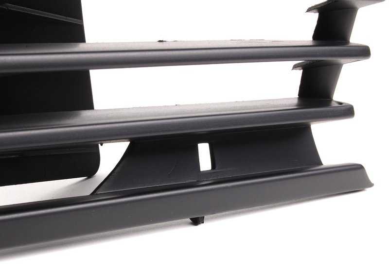 Rejilla decorativa derecha OEM 51131930828 para BMW E28. Pieza original BMW.