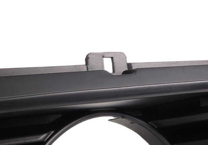 Rejilla decorativa derecha OEM 51131930828 para BMW E28. Pieza original BMW.