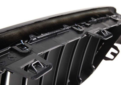 Parrilla decorativa M Performance derecha negro brillo OEM 51712240778 para BMW Serie 3 F30, F30 LCI, F31, F31 LCI. Original BMW.