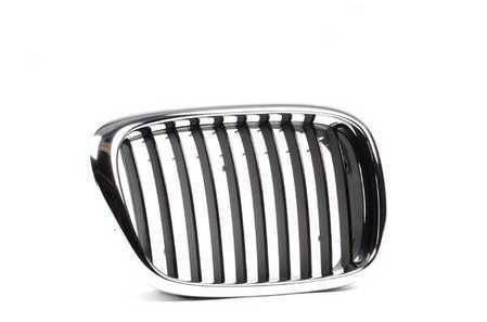 Rejilla de adorno derecha OEM 51137005838 para BMW Serie 5 E39 (02/1995 - 12/2003). Original BMW.