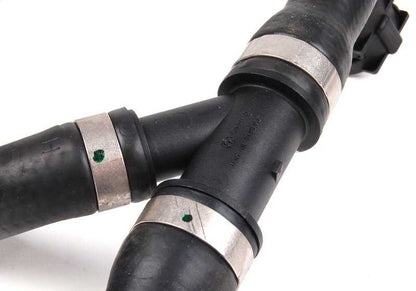 Tube de retour du réfrigérant OEM 17127560160 pour BMW E60, E61, E63, E64 (523i avec moteur N52 / N52K / N53). BMW d'origine.