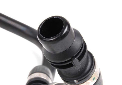 Tube de retour du réfrigérant OEM 17127560160 pour BMW E60, E61, E63, E64 (523i avec moteur N52 / N52K / N53). BMW d'origine.