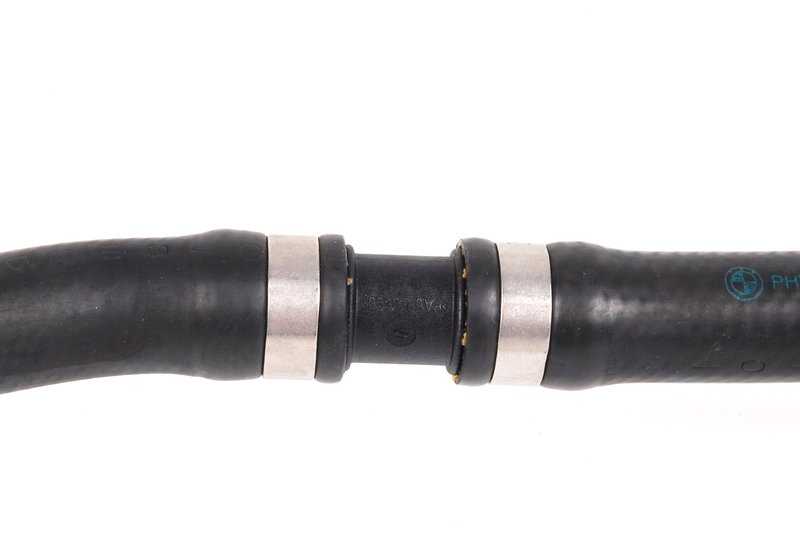 Tube de retour du réfrigérant OEM 17127560160 pour BMW E60, E61, E63, E64 (523i avec moteur N52 / N52K / N53). BMW d'origine.