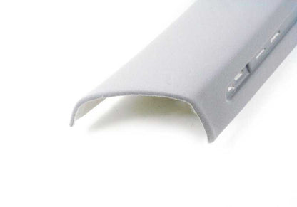 Embellecedor derecho pilar A ITS OEM 51438222624 para BMW E46 {316Ci, 318Ci} compatible con motores N40, M43, N42, N45. Acabado en gris claro. Original BMW.